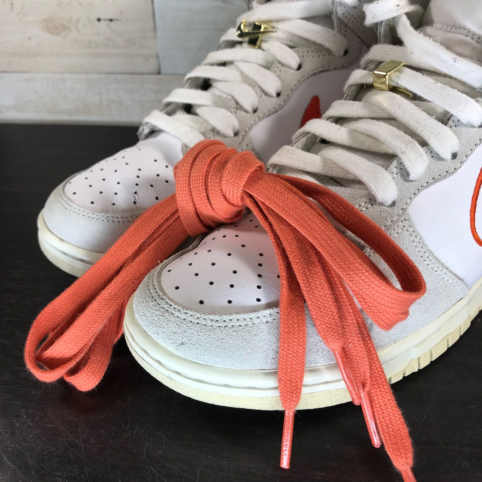 NIKE DUNK HIGH SE ダンク ハイ カット ホワイト オレンジ 白 