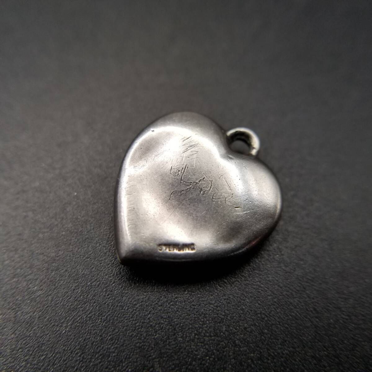 WWII期 ヴィンテージ スウィートハートジュエリー 2輪のお花 チャーム