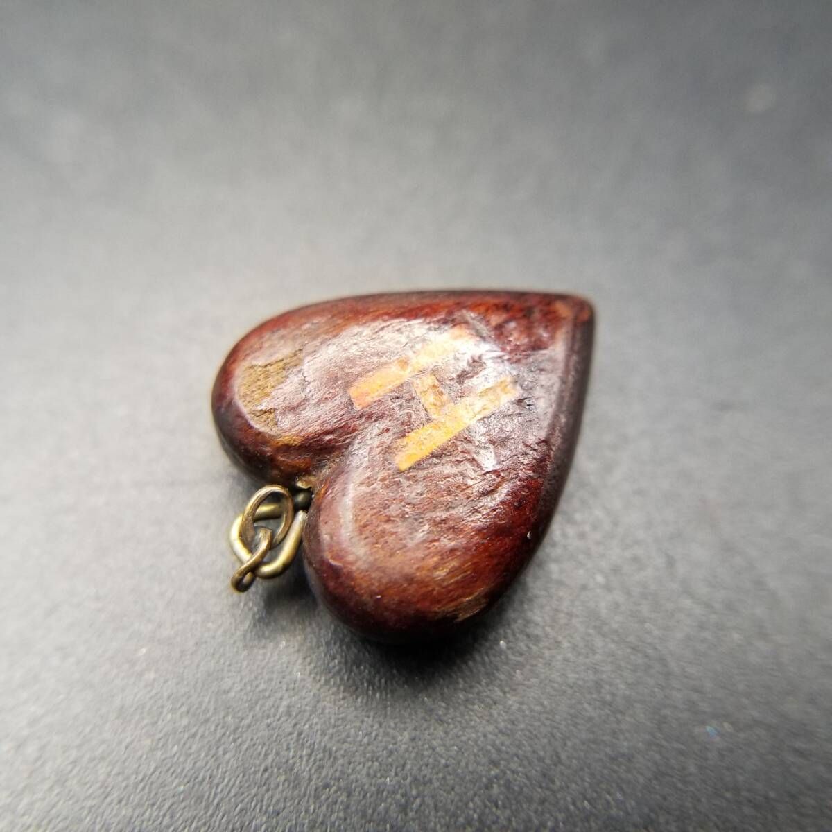 ヴィンテージ パッフィーハート イニシャルレター H チャーム 木製