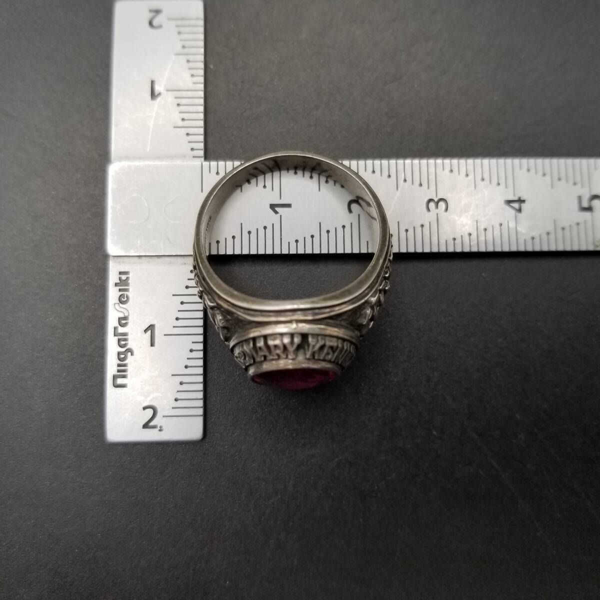 ルビーピンク石