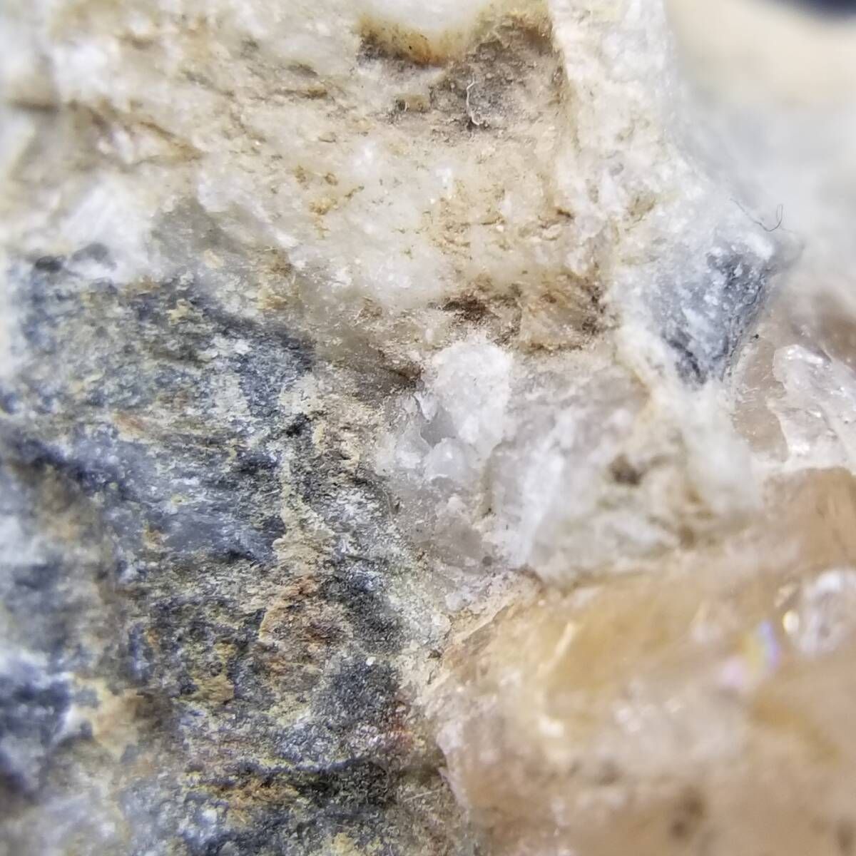 パキスタン産 カルサイト クリスタル 母岩付き 淡いピンク 天然 標本