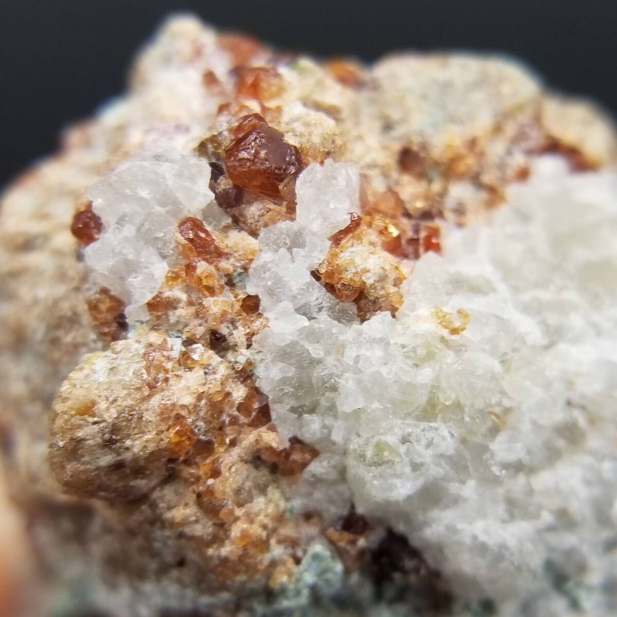 パキスタン産 スペサルティンガーネット クリスタル 原石 母岩付き