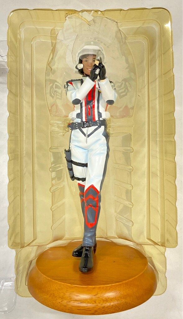 海洋堂 コールドキャスト塗装済彫刻 レナ隊員 EXTRA VERSION 完成品