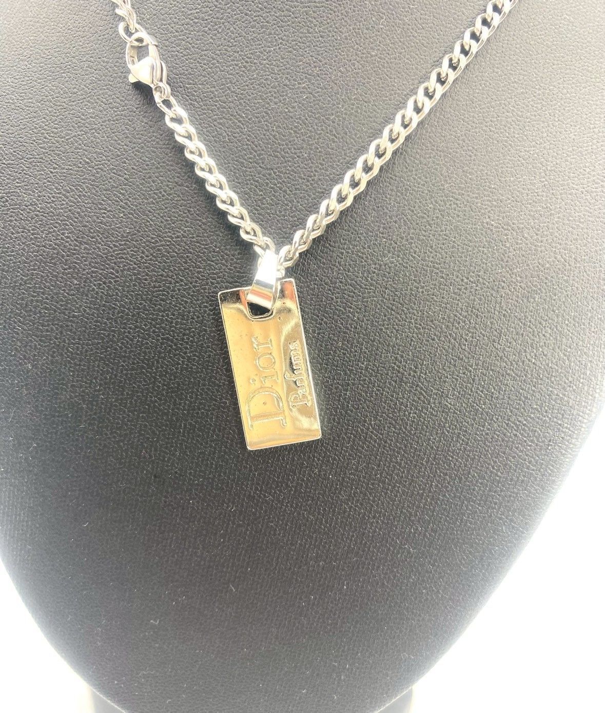 Christian Dior ディオール プレート ロゴ ネックレス シルバー