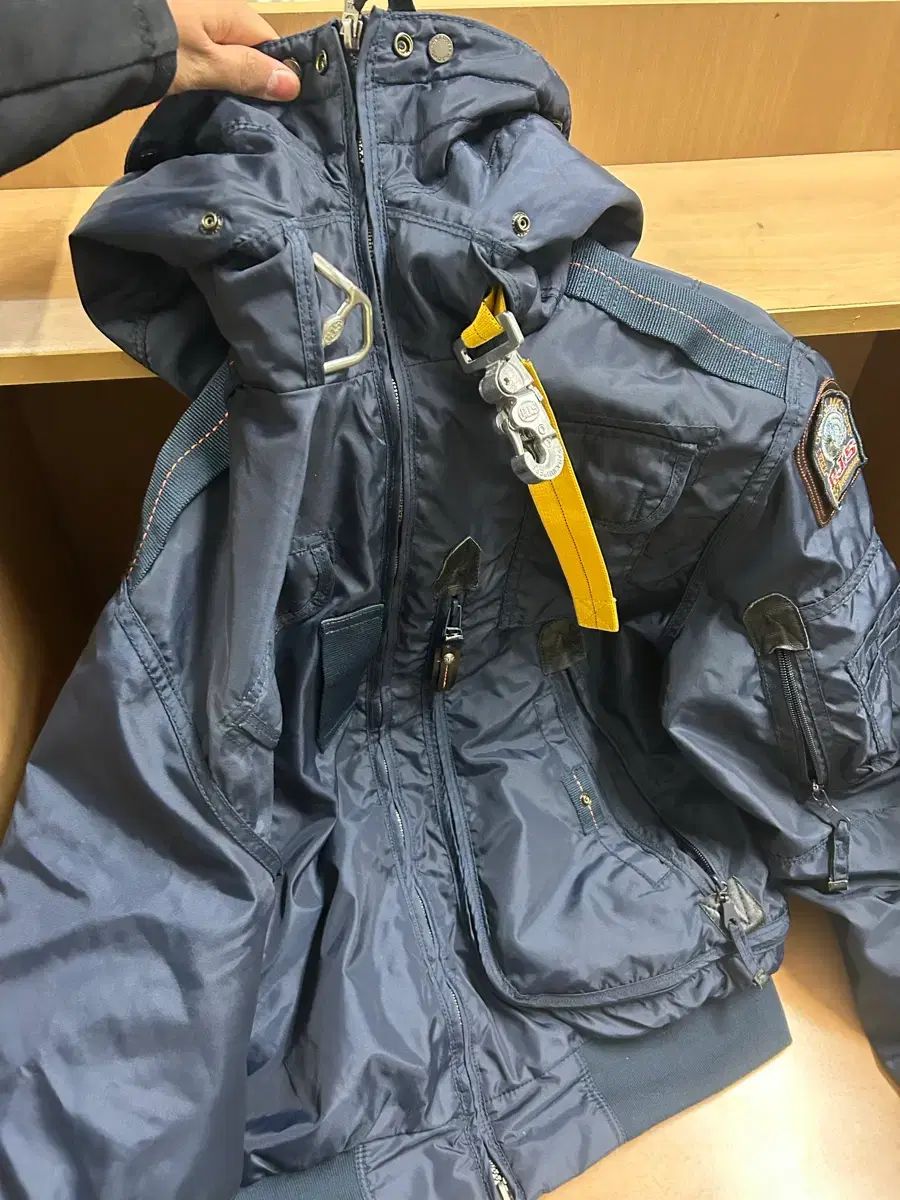 パラジャンパーズ ゴビ ウィンドブレーカー ネイビー m - メルカリ