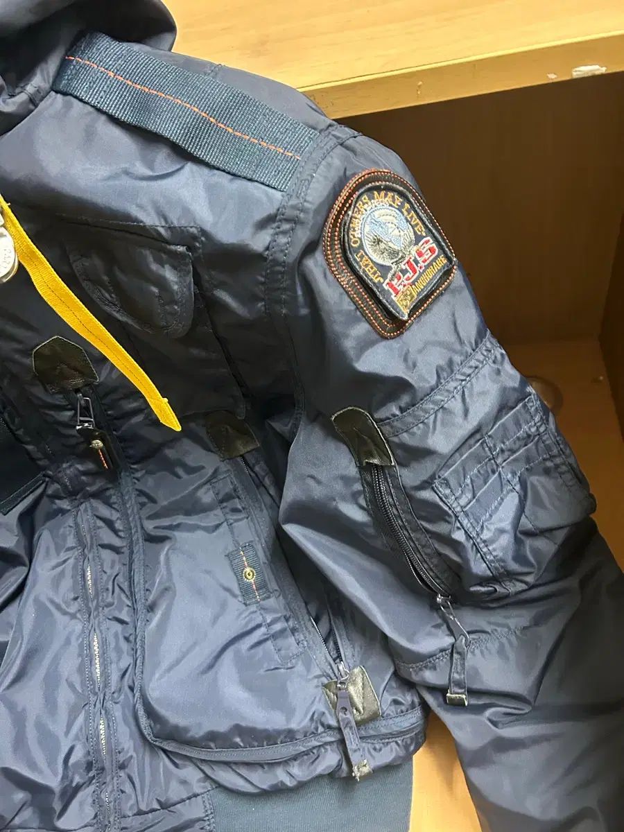 パラジャンパーズ ゴビ ウィンドブレーカー ネイビー m - メルカリ