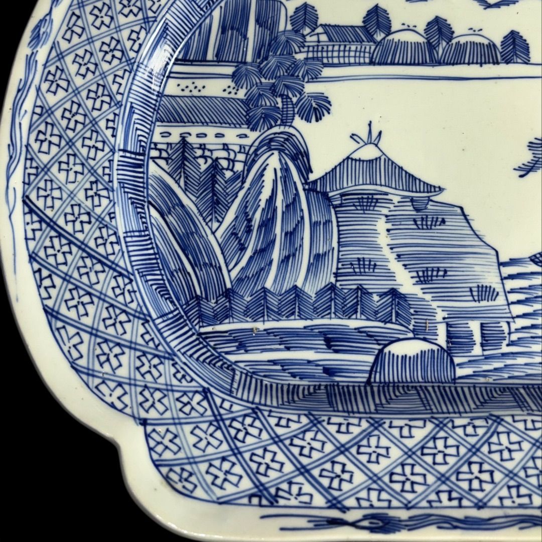 江戸時代後期 皿 染付 古伊万里 手描き 飾り皿 山水文 ベロ藍 銘あり