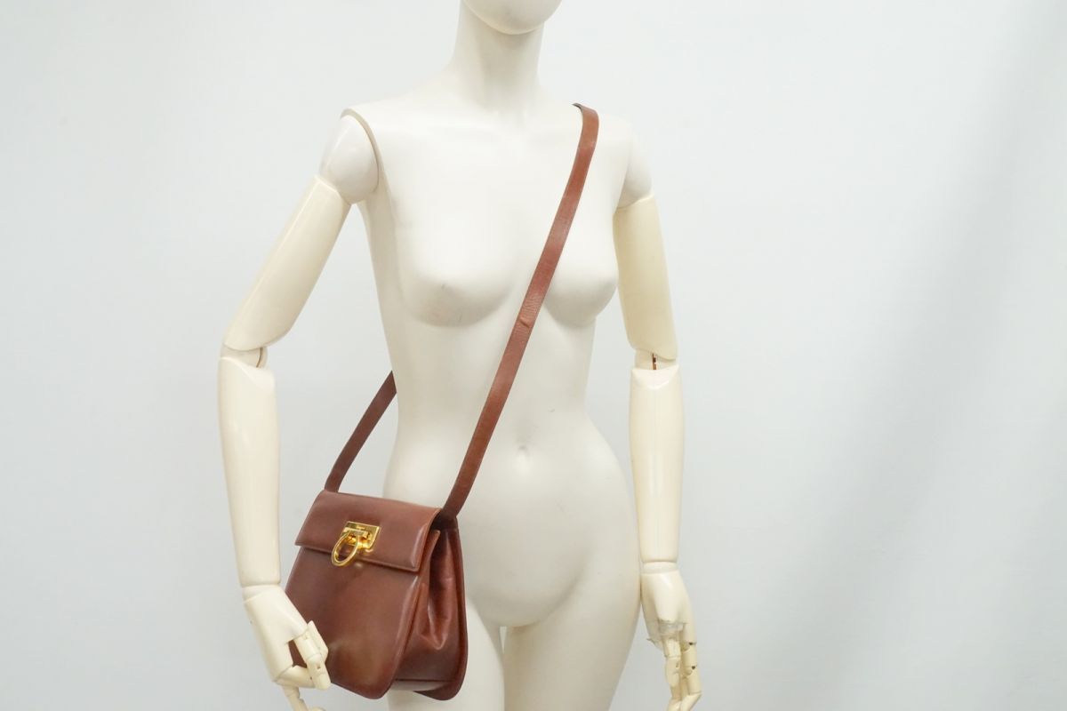 超極美品 フェラガモ 2way ブラウン ゴールド ガンチーニ ショルダーバッグ 楽天市場】【送料無料】 フェラガモ 2way バッグ ブラウン ゴールド