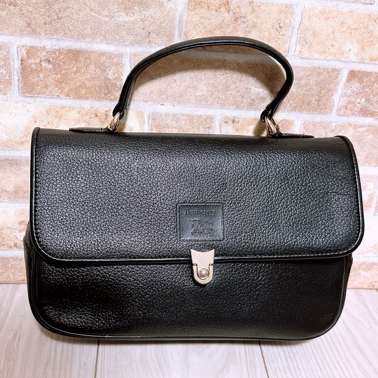 美品) Burberrys(バーバリー)ハンドバッグ レザー ブラック 美品) Burberrys(バーバリー)ハンドバッグ レザー ブラック