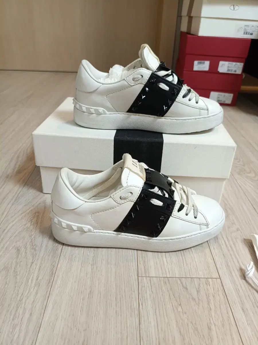 正規品 valentino ヴァレンティノ ロックスタッズ アンタイトル 正規品 valentino ヴァレンティノ ロックスタッズ アンタイトル