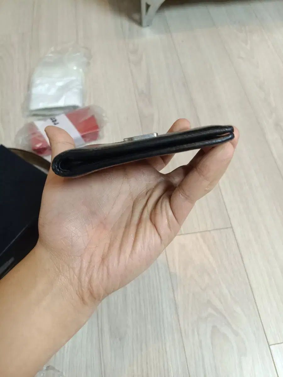 正規品)イヴ・サンローラン モノグラム コレクション 二つ折り財布