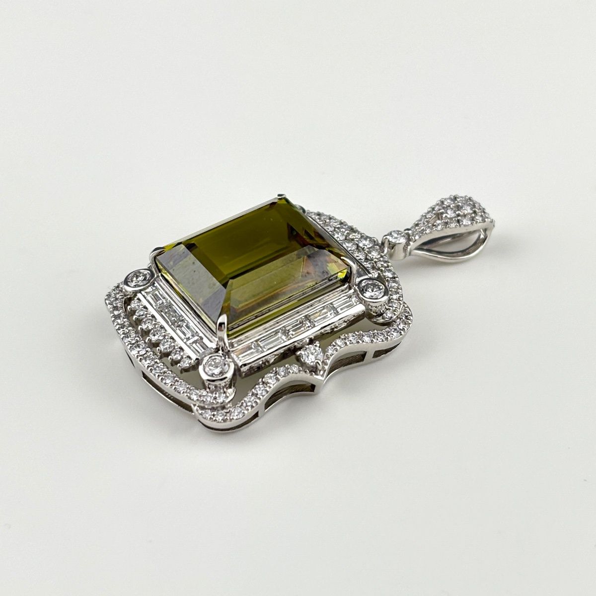 リメイク スフェーン ペンダントトップ プラチナ メレダイヤ