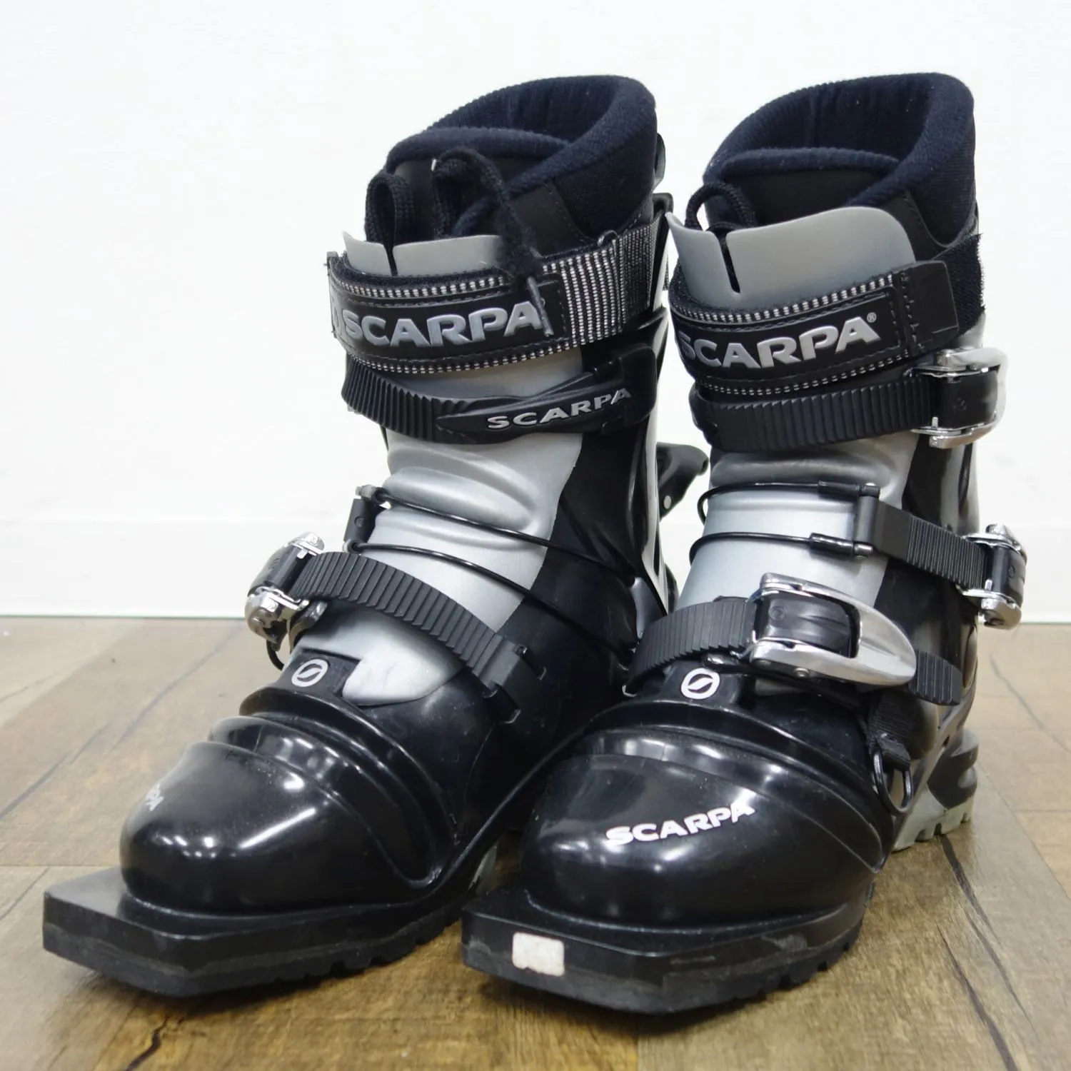 【新品】テレマークスキーブーツ　SCARPA　T4 スカルパ(SCARPA)テレマークスキーブーツ T4 / nice edge