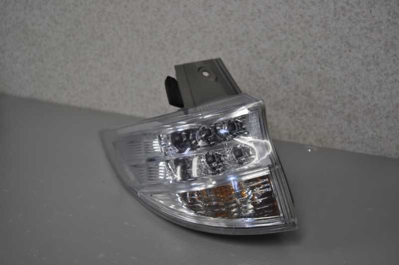 トヨタ エスティマACR50W ACR20Wテールライト エスティマ ハイブリッド X 中期 (AHR20W ACR50W) 動作保証 左 テール