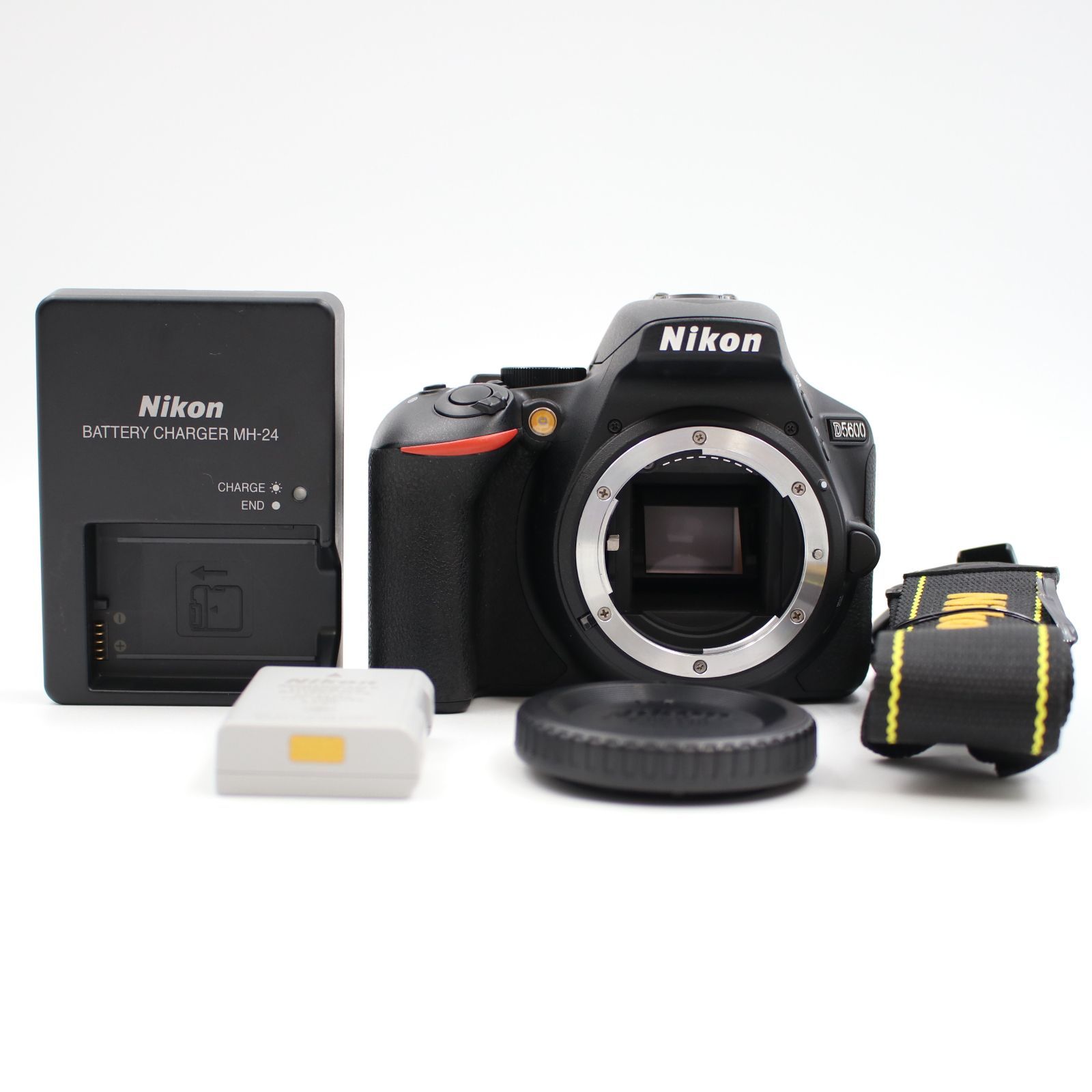 □シャッター数1033枚！新品同様□ Nikon D5600 ボディ ブラック