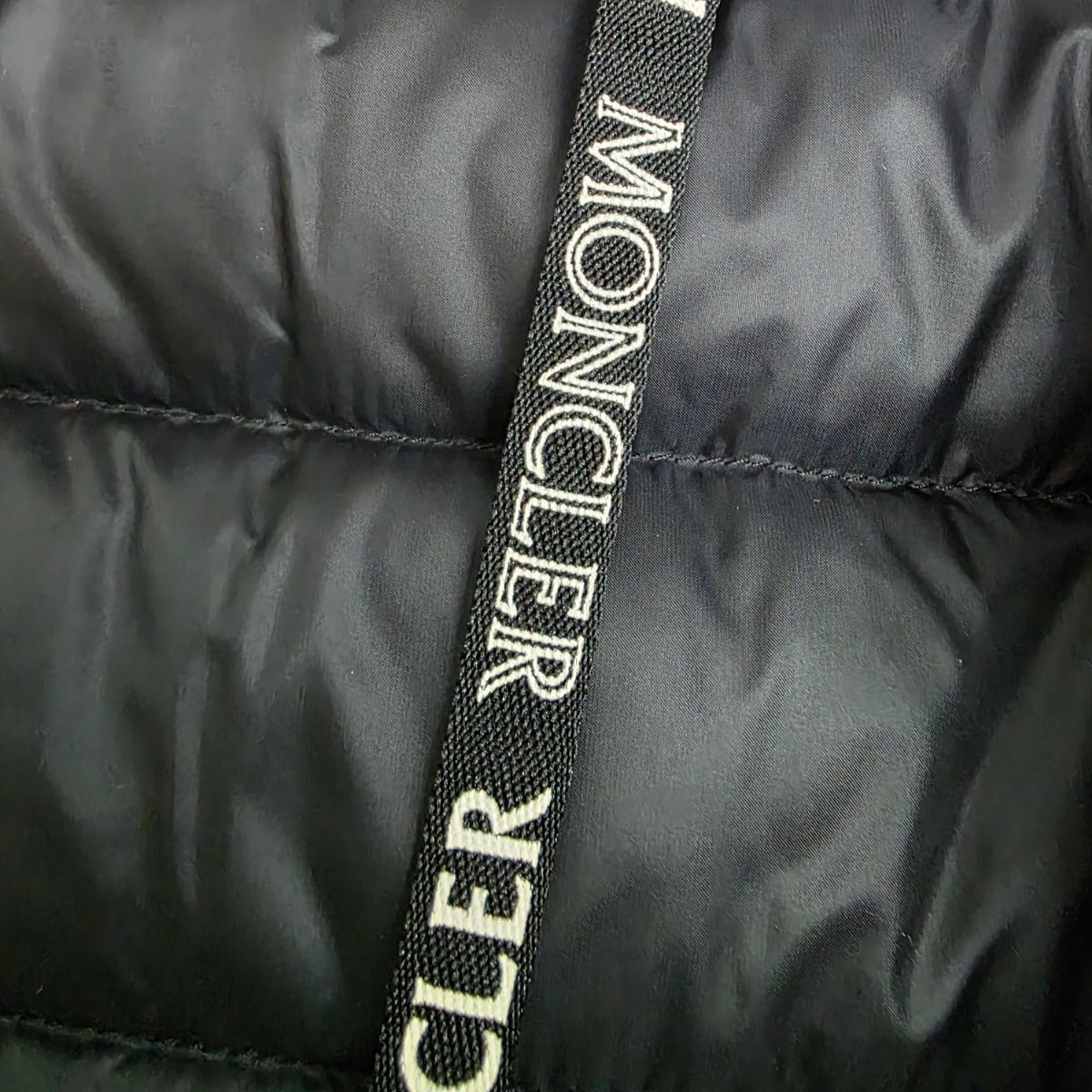 Moncler モンクレールフード付きライトダウンジャケットSeoul