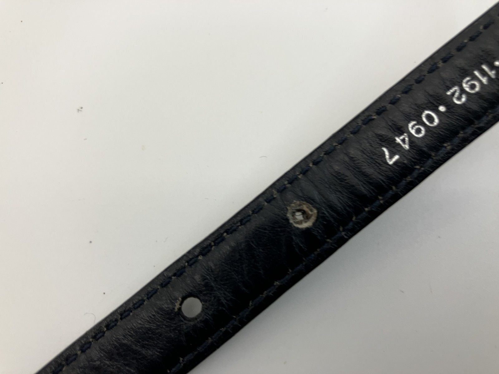 着画あり　GUCCI ロゴプレート 細ベルト ネイビー レザー 70/28 約84cm　幅：約１．５ｃｍ　 着画あり GUCCI ロゴプレート 細ベルト ネイビー レザー 70/28 約84cm