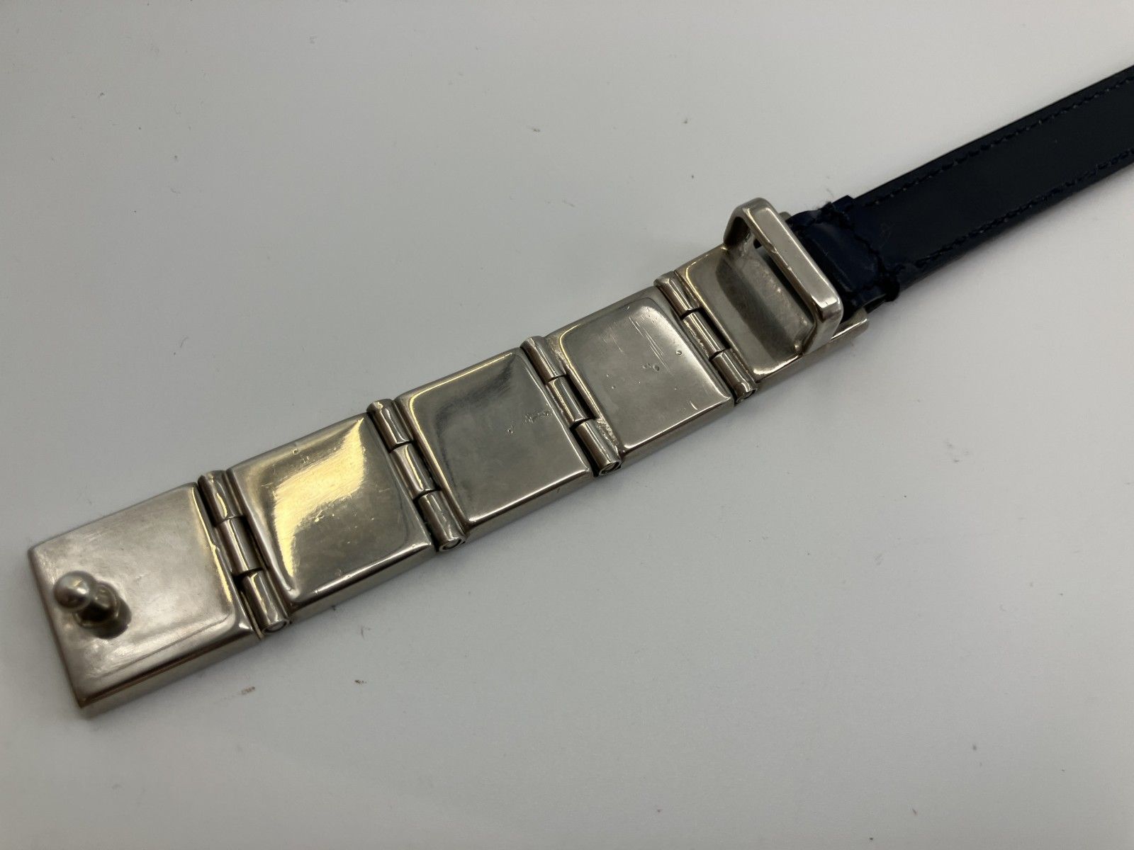 着画あり　GUCCI ロゴプレート 細ベルト ネイビー レザー 70/28 約84cm　幅：約１．５ｃｍ　 着画あり GUCCI ロゴプレート 細ベルト ネイビー レザー 70/28 約84cm