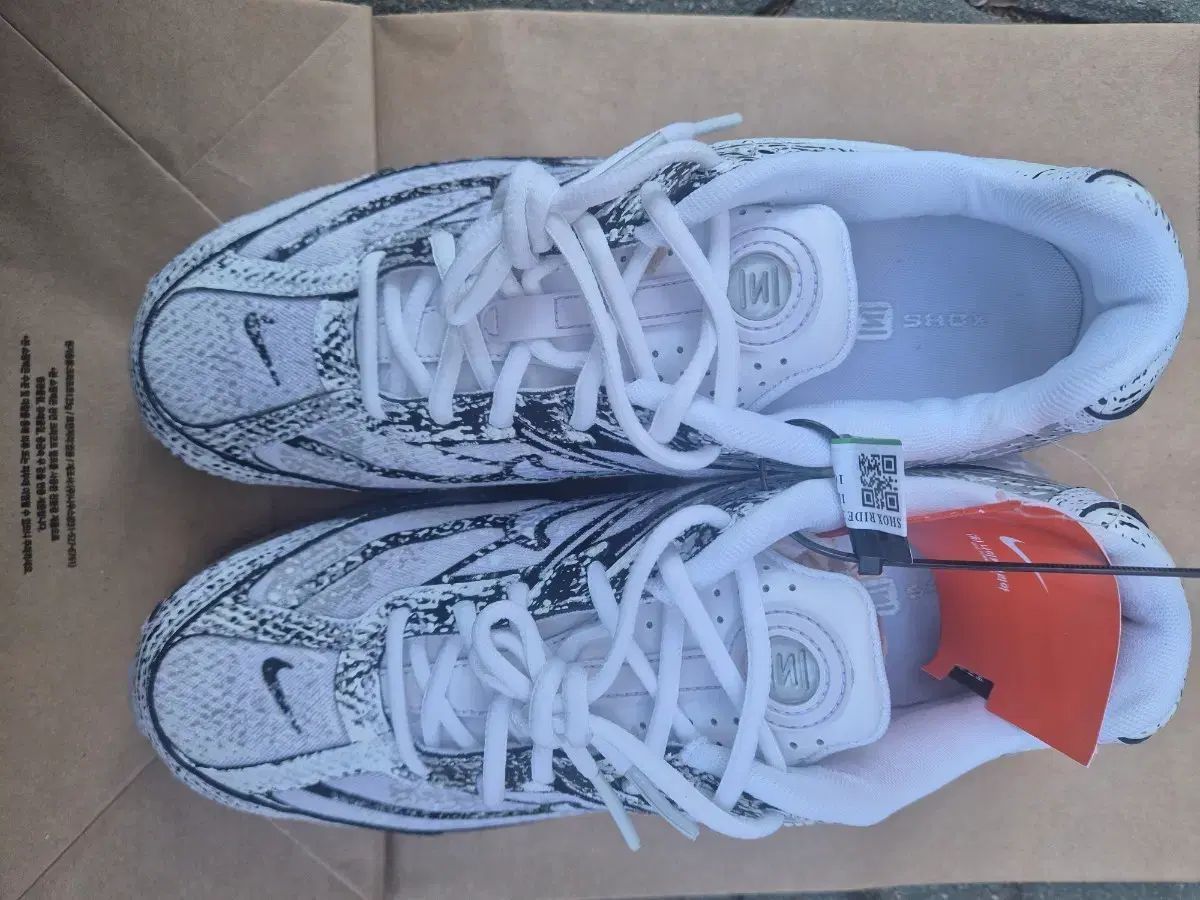 ナイキ ショックス ライディング 2 メタル プラチナ