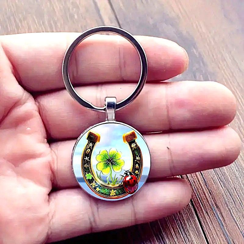 再入荷☆ 四葉のクローバー＋てんとう虫＋馬蹄のキーホルダー（新品