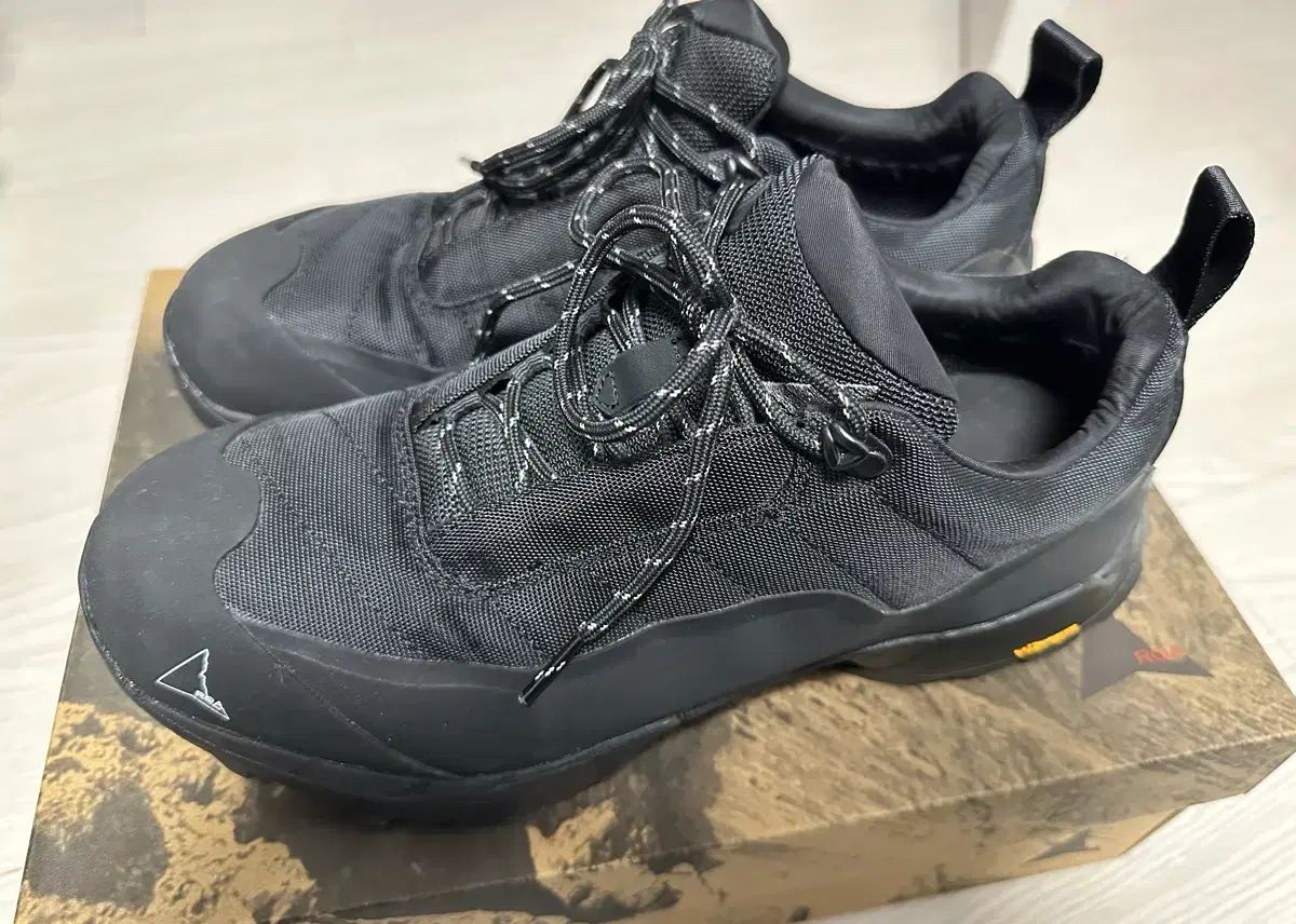 EU 42 ROA ロア カタリーナ ブラック