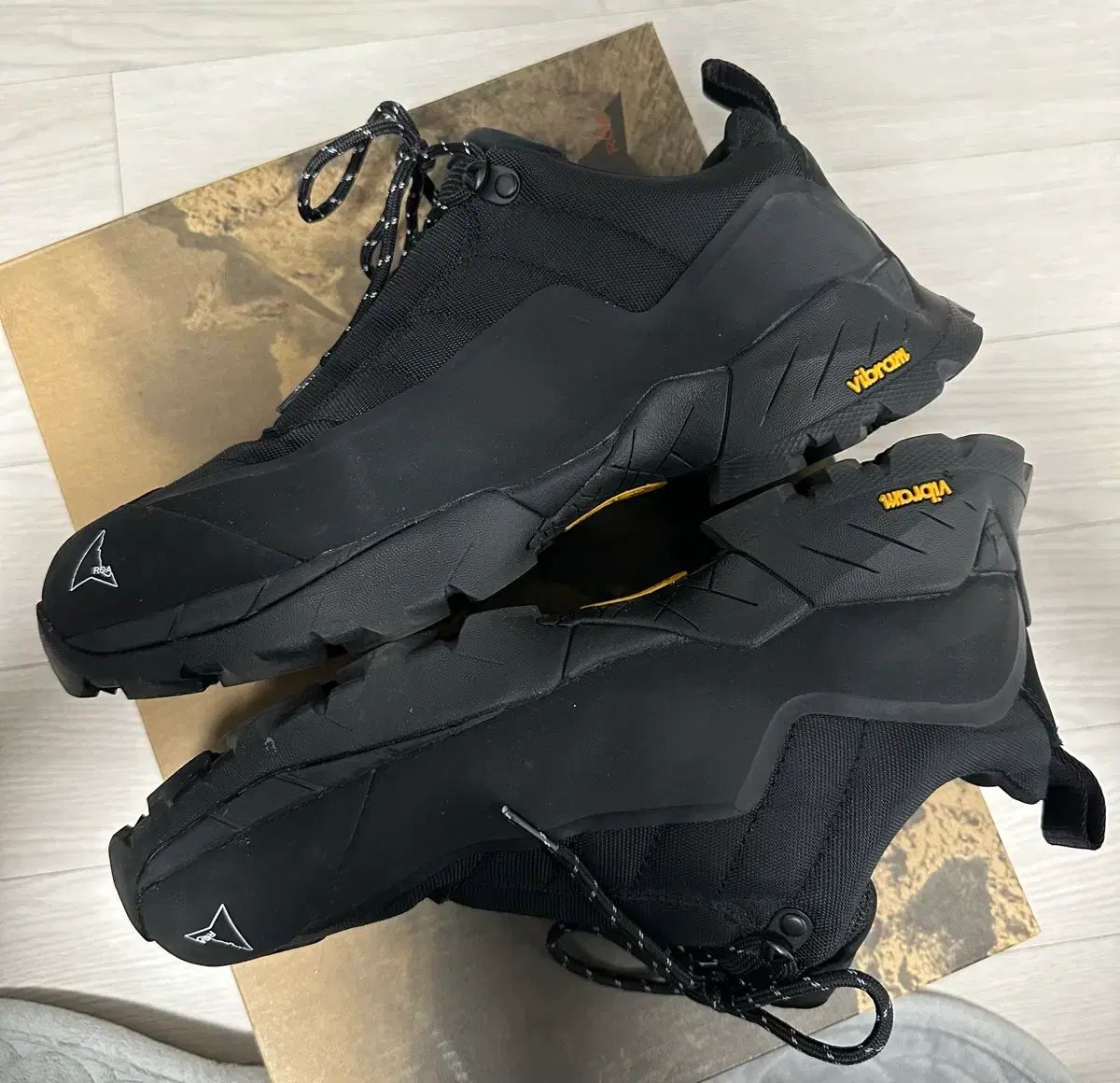 EU 42 ROA ロア カタリーナ ブラック