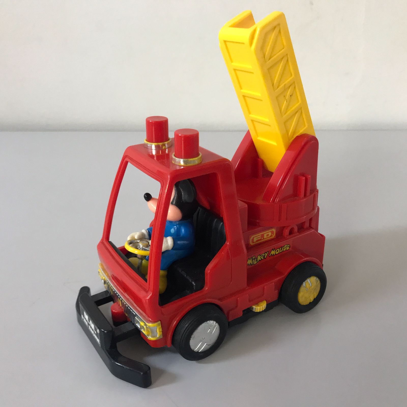 〇増田屋コーポレーション ミッキーマウス 消防車 - メルカリ