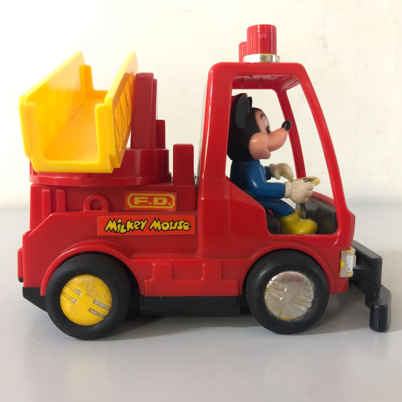 〇増田屋コーポレーション ミッキーマウス 消防車 - メルカリ