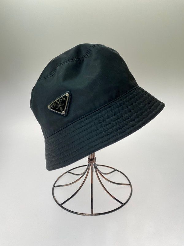 品 PRADA プラダ RE-NYLON LOGO BUCKET HAT 2 HC 137 DMI ナイロン トライアングル ロゴ バケットハット 帽子 183-251204-jt-03-min