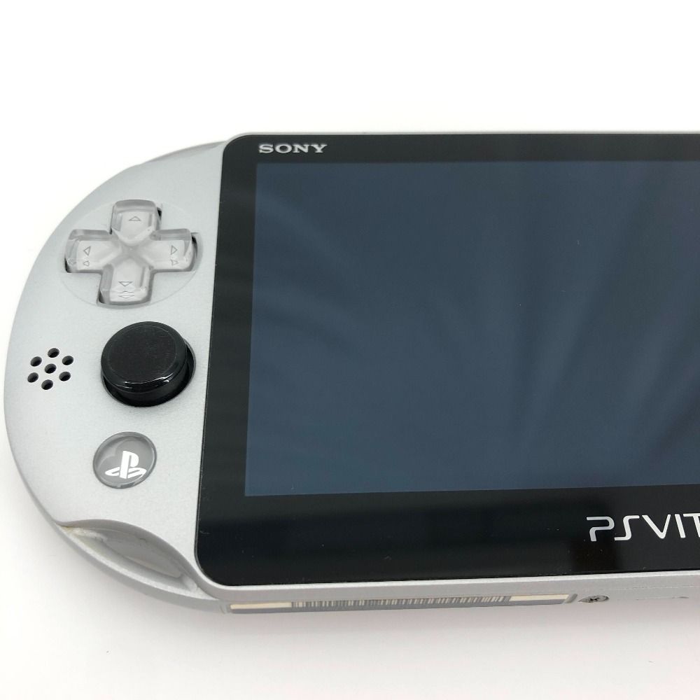 05 w 16897 T PS VITA PlayStation PCH-2000 本体のみ シルバー メモリーカード8 GB 充電器 動作 み 品