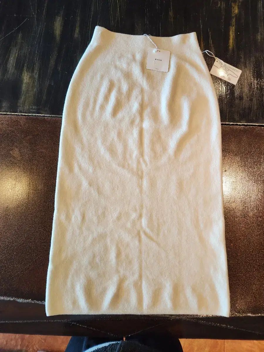 PVCS クリーム色 ウール ニット ロング丈スカート