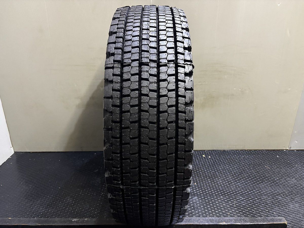 再生タイヤ 札幌発引取可 BS W 900 245 70 R 19 5 136 134 J 5インチ トラックタイヤ スタッドレス 1本 リトレッド 低床 大型 KTS 373