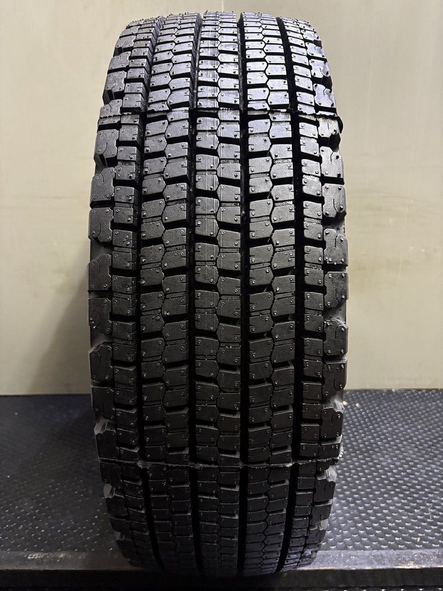 再生タイヤ 札幌発引取可 BS W 900 245 70 R 19 5 136 134 J 5インチ トラックタイヤ スタッドレス 1本 リトレッド 低床 大型 KTS 373