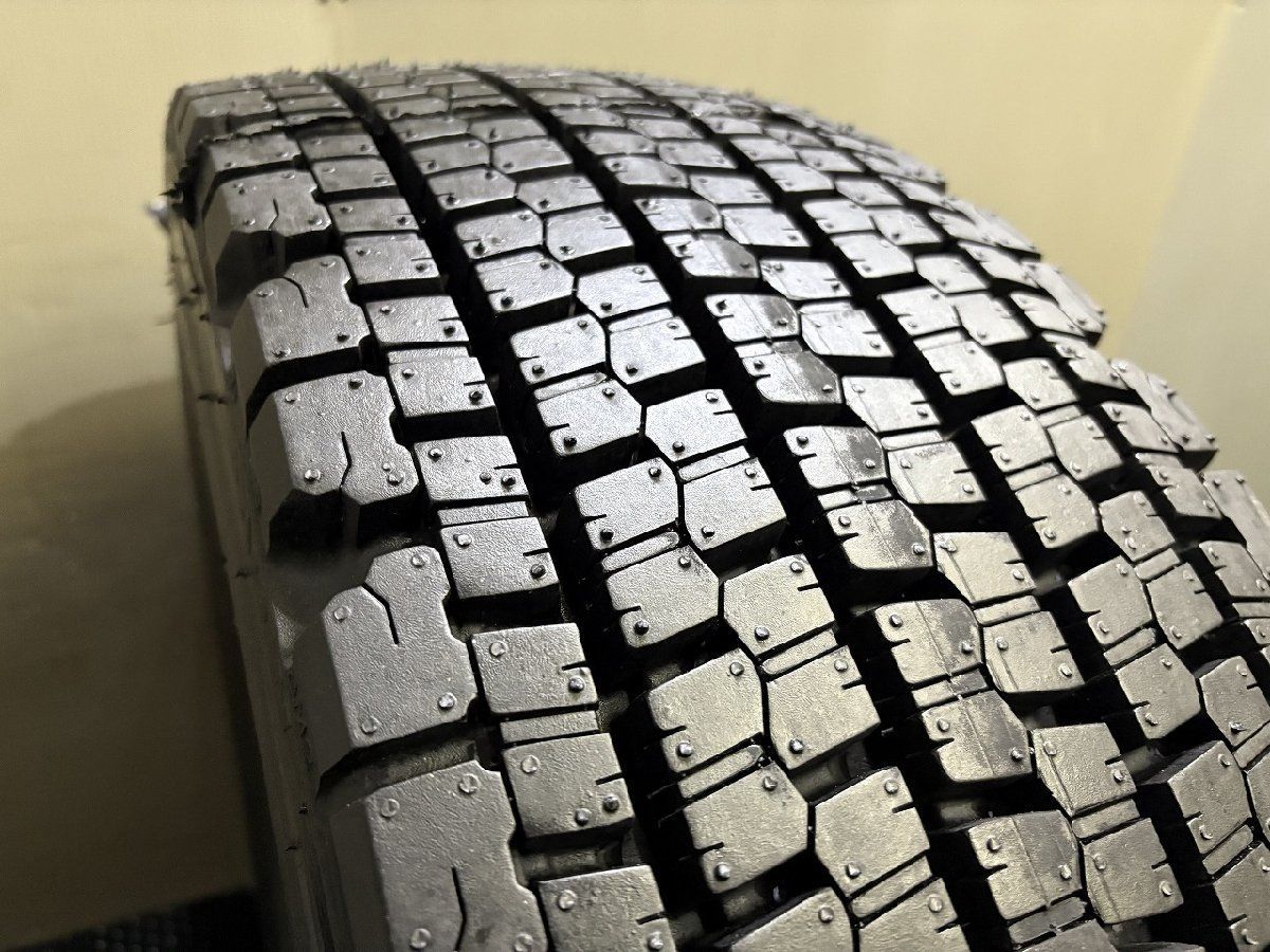  再生タイヤ 札幌発引取可 BS W 900 245 70 R 19 5 136 134 J 5インチ トラックタイヤ スタッドレス 1本 リトレッド 低床 大型 KTS 373 その他 タイヤ