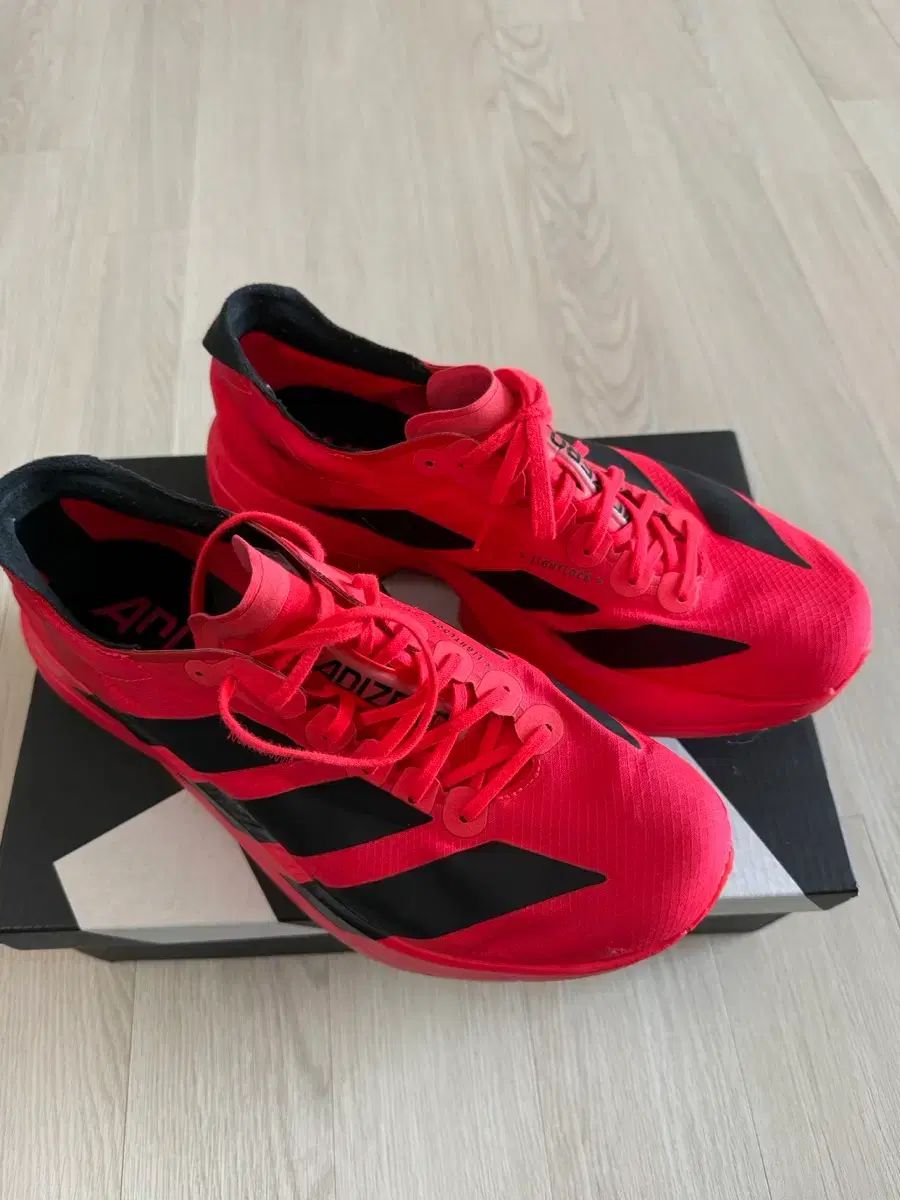 アディゼロ アディオス