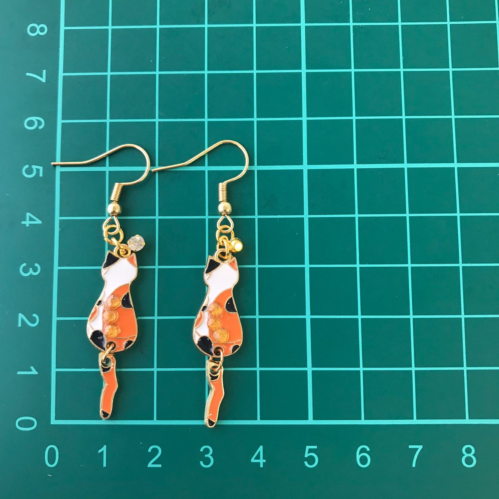 福祉施設制作】ココリティーズ作 ピアス 「ゆらゆらしっぽ 猫のピアス 