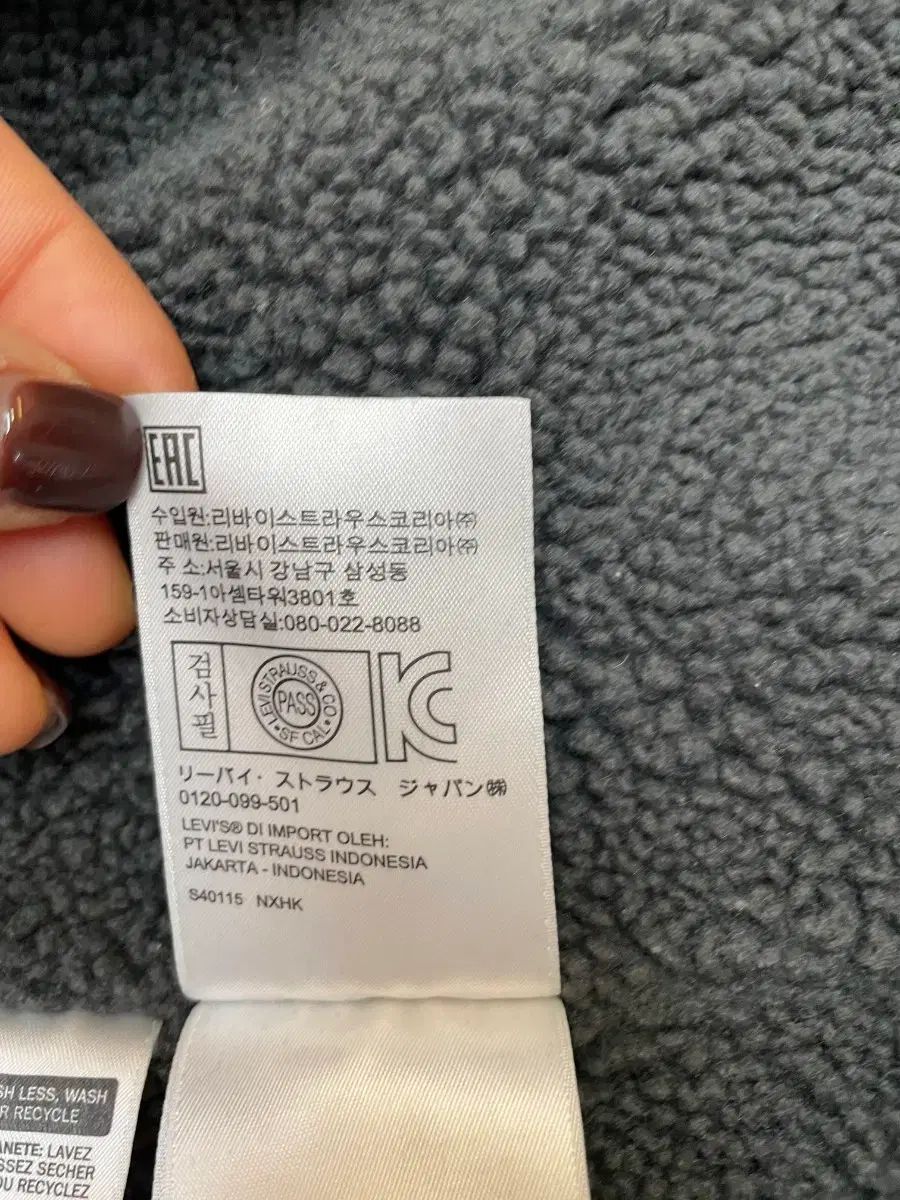 リーバイス ブラック シェルパ トラッカー ジャケット XL サイズです- バスト 105 c カジュアル テーラードジャケット 