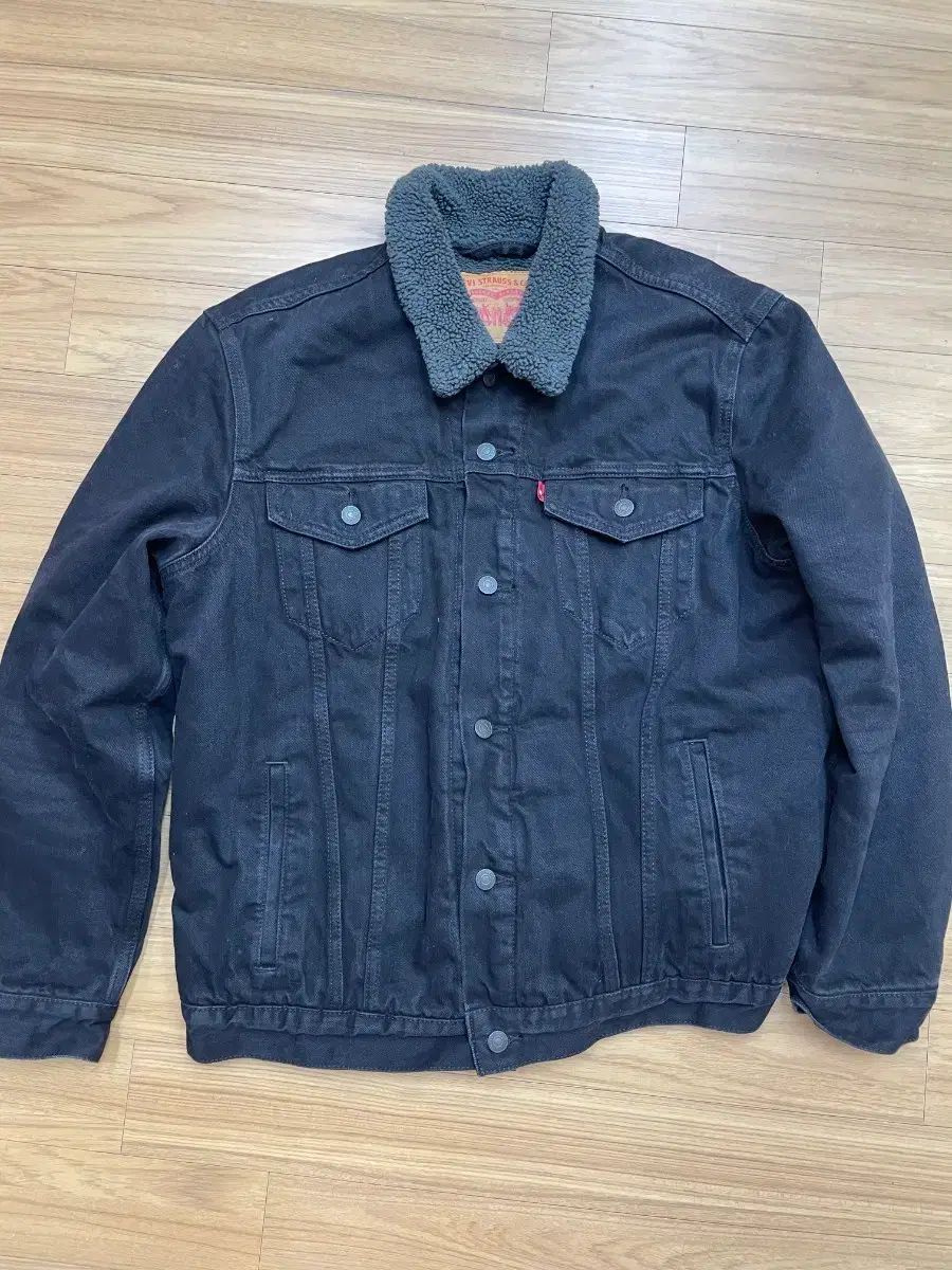 リーバイス ブラック シェルパ トラッカー ジャケット XL サイズです- バスト 105 c