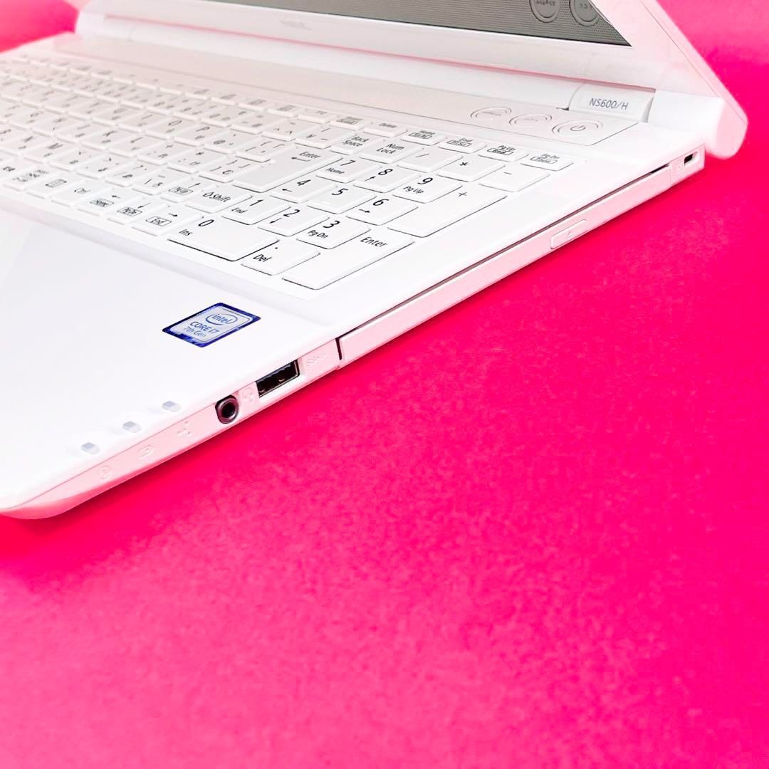 美品✨高性能Corei7‼️メモリ16GB✨️薄型ノートパソコン✨️綺麗な白