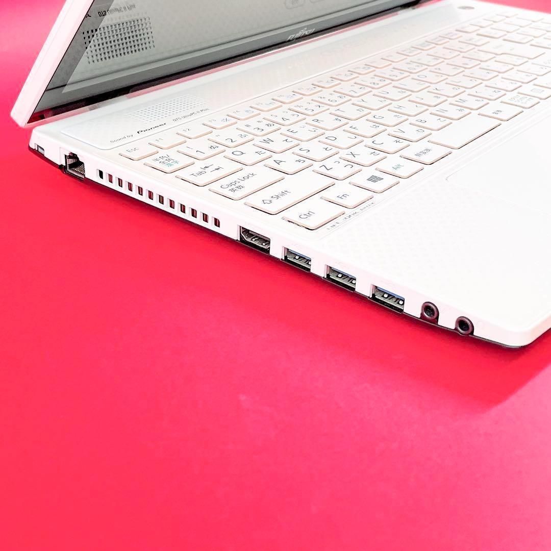 高性能Corei7✨️人気のタッチパネル搭載❣️薄型ノートパソコン✨️大