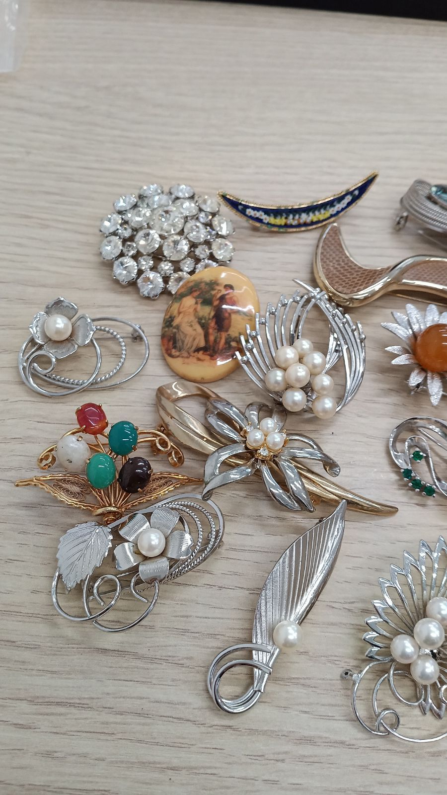 ブローチ まとめ売り - メルカリ