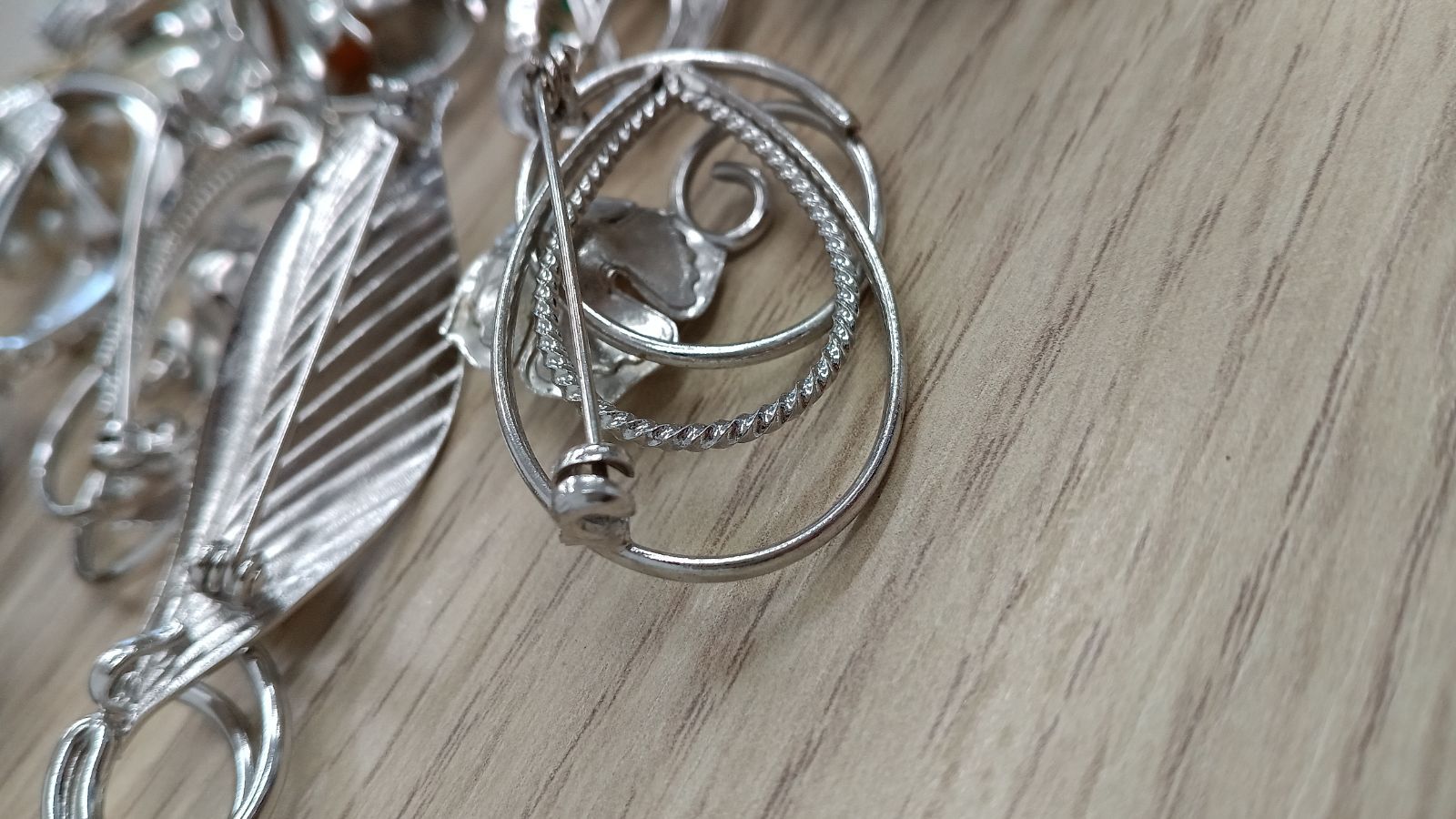 ブローチ まとめ売り - メルカリ