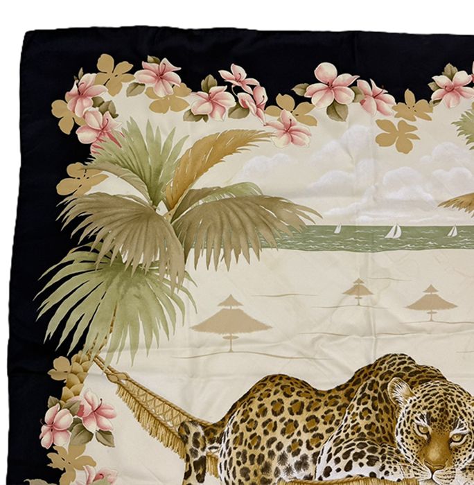 サルバトーレフェラガモ スカーフ ヒョウ 薔薇柄 シルク 新品 未使用 タグ付き サルバトーレフェラガモ スカーフ ヒョウ 薔薇柄 シルク 新品 未使用