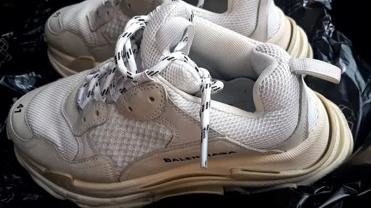 バレンシアガ トリプルS 白 スニーカー 41 - メルカリ