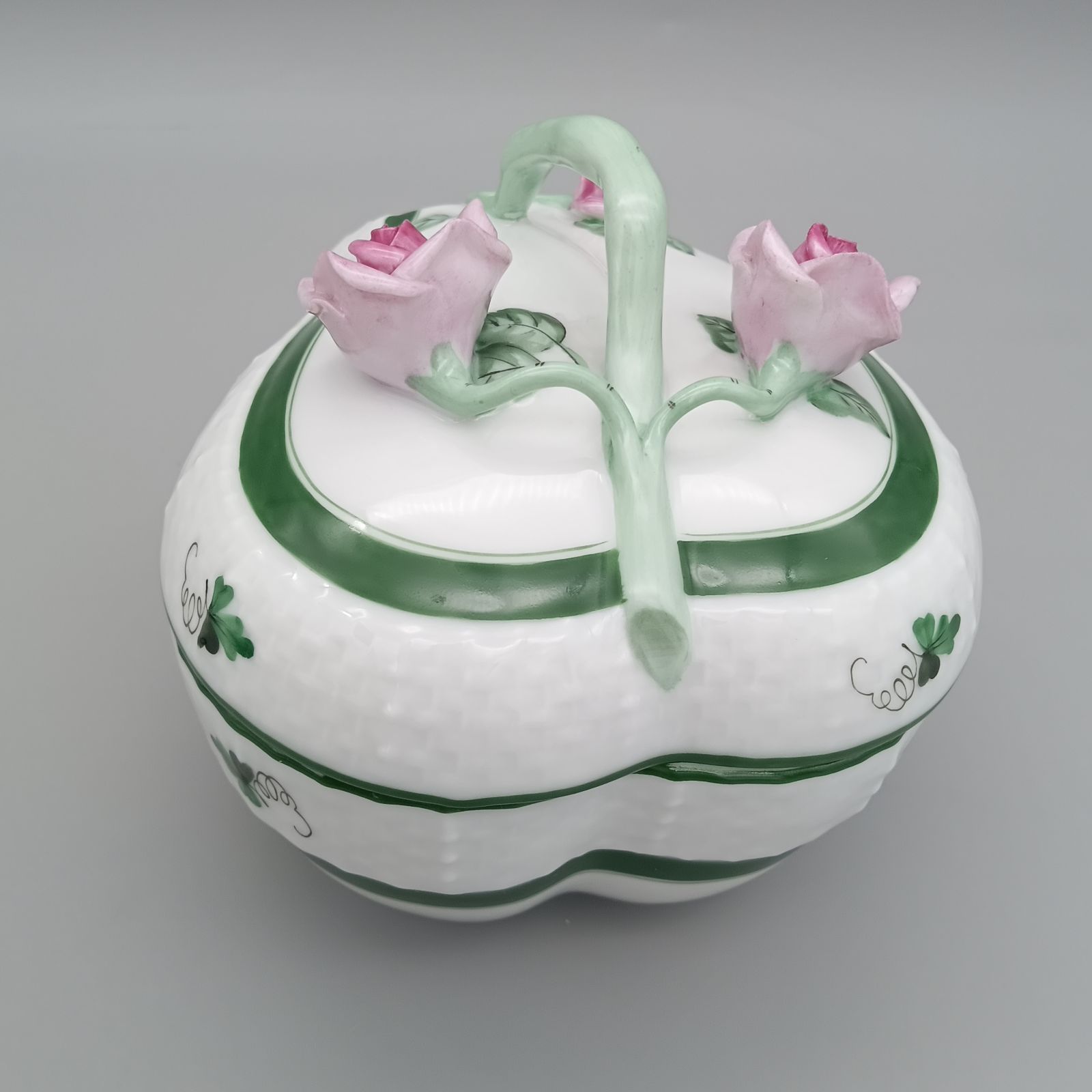 ヘレンド HEREND ウィーンの薔薇 ボンボニエール 小物入れ ヘレンド ウィーンのバラ 小物入れ ボンボニエール Herend - メルカリ