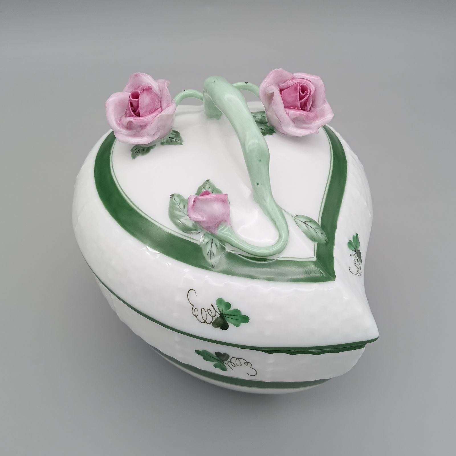 ヘレンド ウィーンの薔薇 ボンボニエール (小物入れ) ヘレンド ウィーンのバラ 小物入れ ボンボニエール Herend - メルカリ