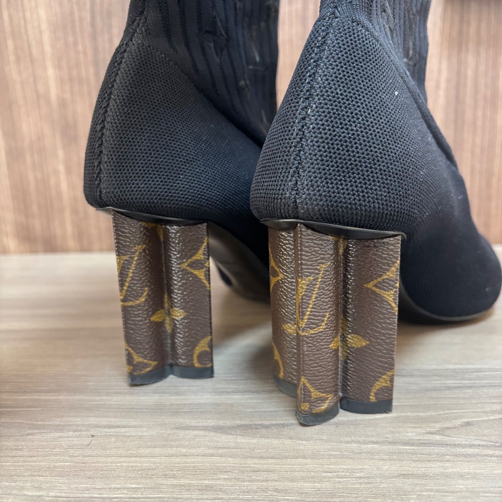 美品　ルイヴィトン　ニットソックスブーツ　モノグラムロゴ　刺繍　黒 ルイヴィトンニットソックスブーツモノグラムロゴ黒サイズ36