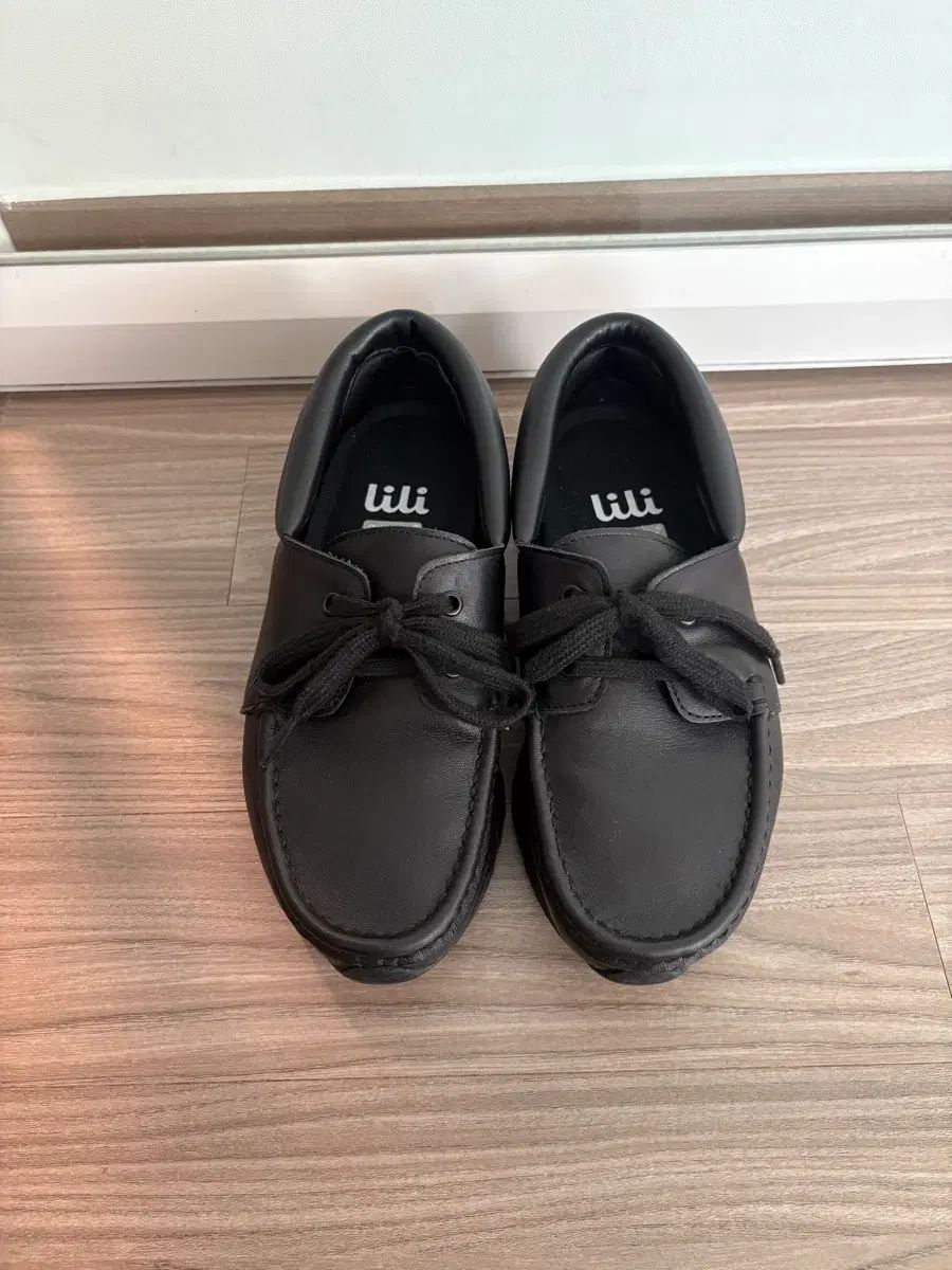 リリーシュー ビブラム ローファー britt loafer