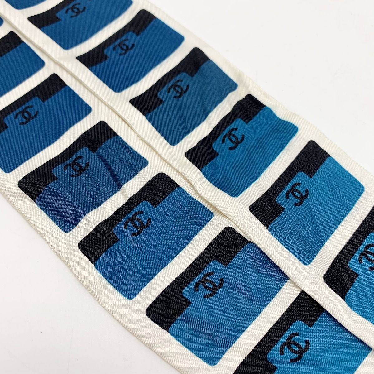 CHANEL シャネル ヘアバンド 細いスカーフ ツイリー ホワイト×ブルー