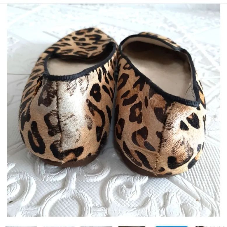 ✨UGG✨アグ ヒョウ柄 レディースフラットシューズ size23.5cm - メルカリ